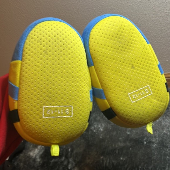 Disney Despicable Me minion slip on shoes size 11-12 - Picture 6 of 6